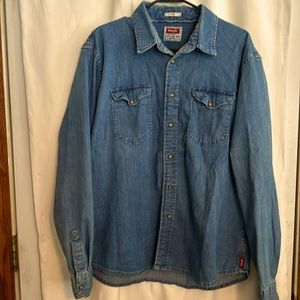 Wrangler Indigo denim shirt.XL/TG 28” from shoulder to hem. Sleeve 26”.